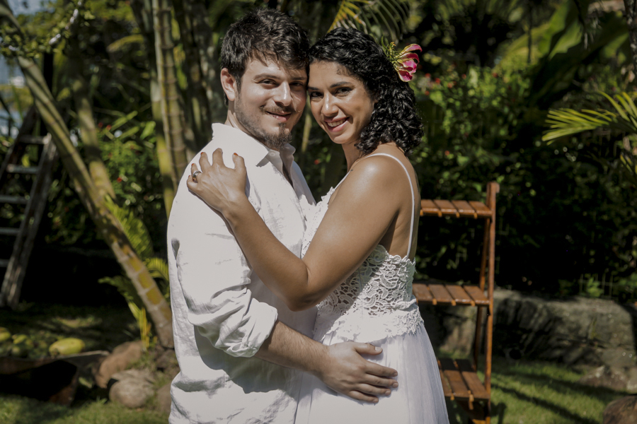 Casamento Ágatha e Matt. Espaço Uluar, Praia das Tonihas,Ubatuba. Noivos