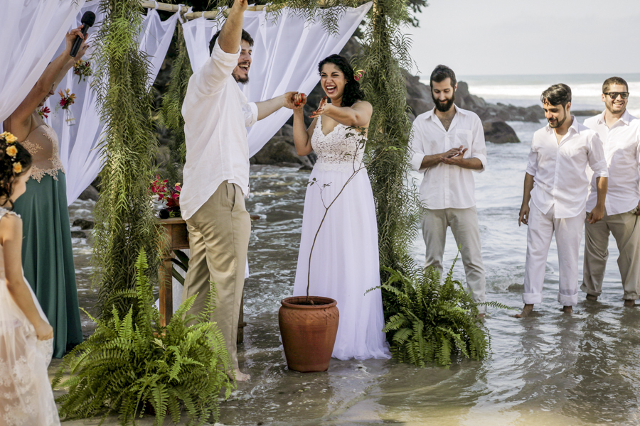 Casamento Ágatha e Matt. Espaço Uluar, Praia das Tonihas,Ubatuba.   Cerimônia