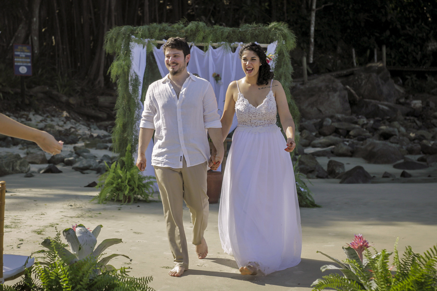 Casamento Ágatha e Matt. Espaço Uluar, Praia das Tonihas,Ubatuba.   Cerimônia