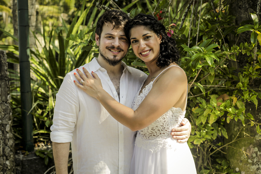 Casamento Ágatha e Matt. Espaço Uluar, Praia das Tonihas,Ubatuba.   Noivos