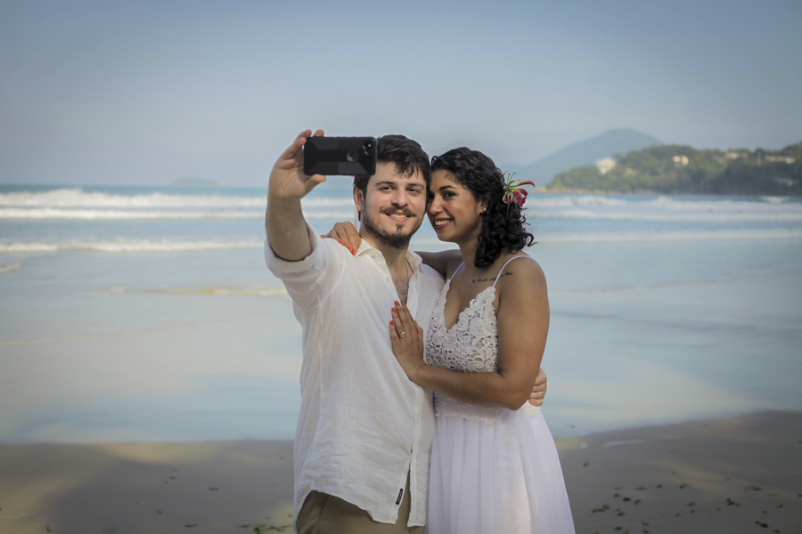 Casamento Ágatha e Matt. Espaço Uluar, Praia das Tonihas,Ubatuba.   Noivos