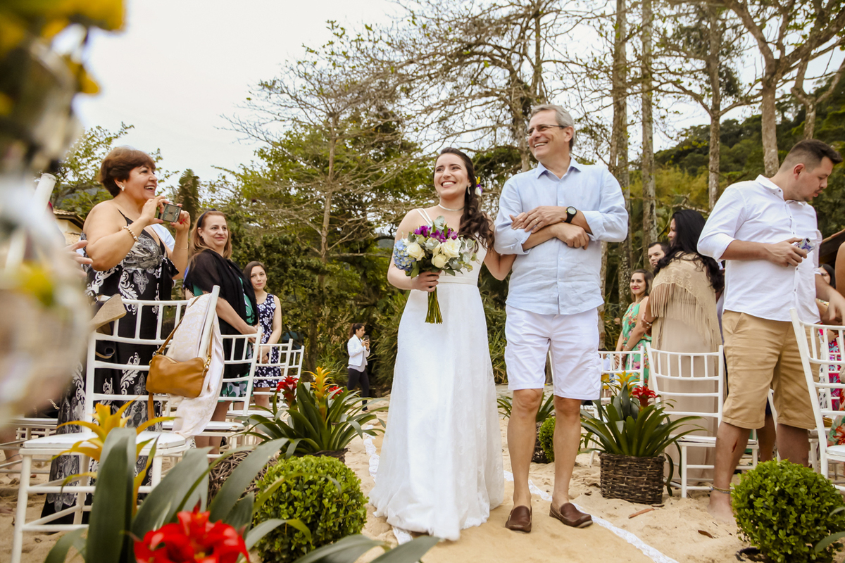 Casamento Mariana e Claudia. Ubatuba - Espaço Uluar. Cerimônia