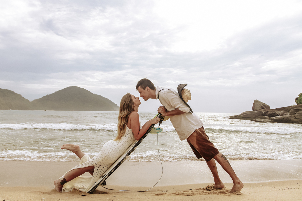 Ensaio Pré Wedding Rafaela e Ian. Casal Surfista - Vermelha do Norte - Ubatuba