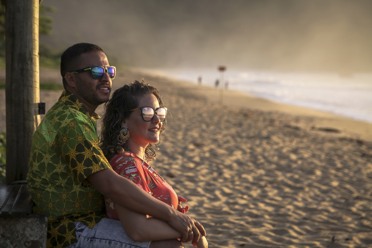Ensaio casal, nascer do sol. Thais e Ricardo. Ubatuba