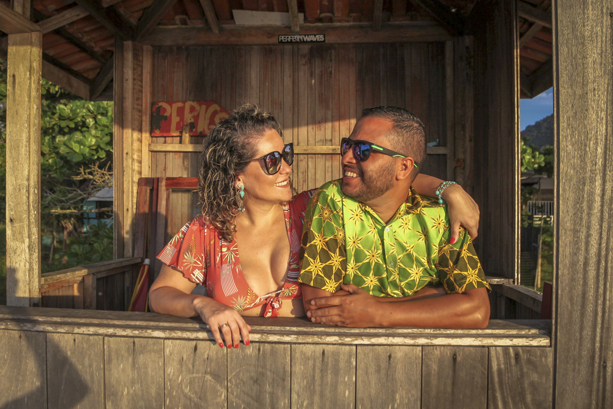 Ensaio casal, nascer do sol. Thais e Ricardo. Ubatuba