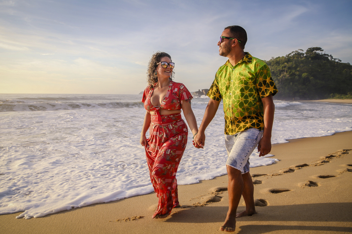 Ensaio casal, nascer do sol. Thais e Ricardo. Ubatuba