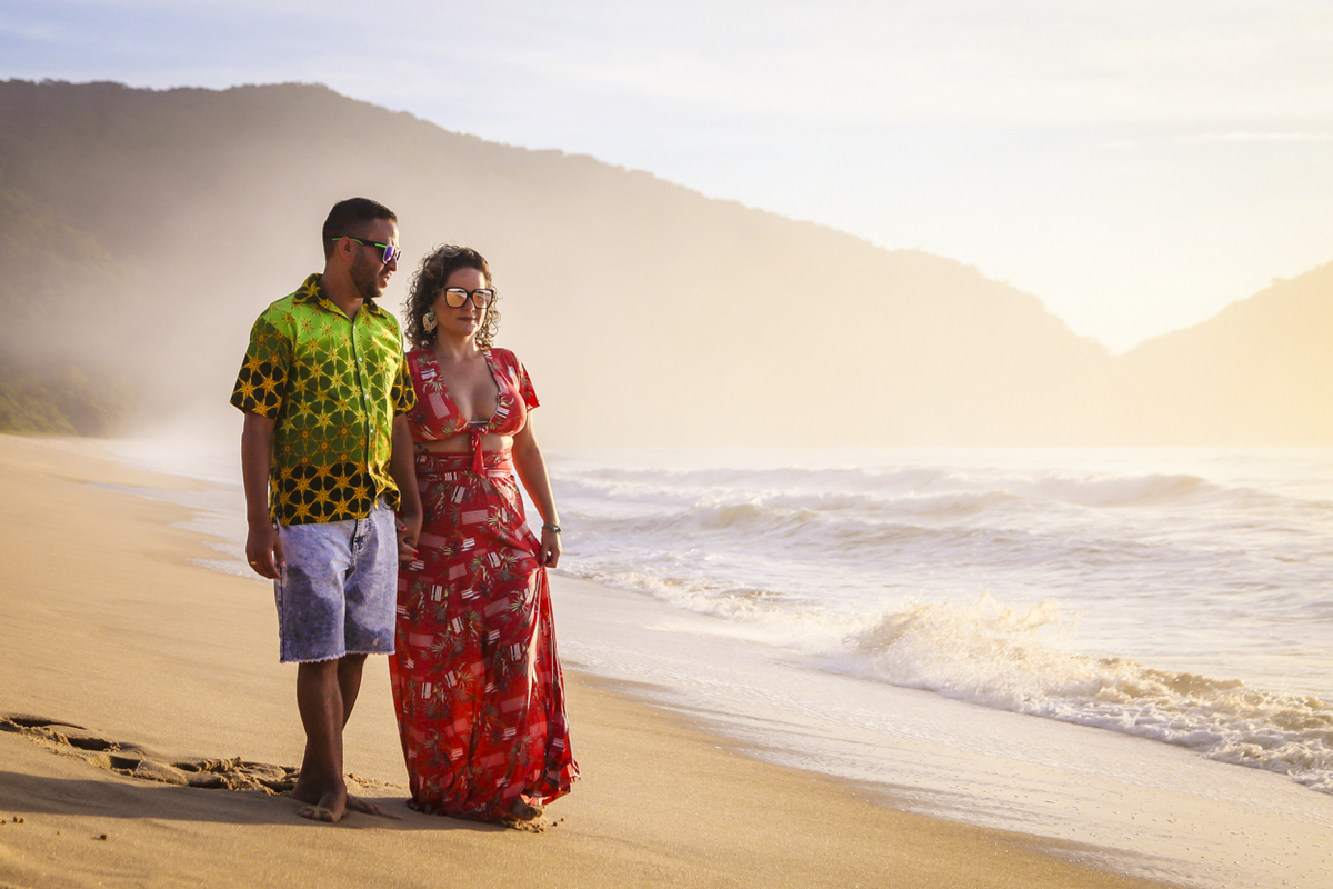 Ensaio casal, nascer do sol. Thais e Ricardo. Ubatuba