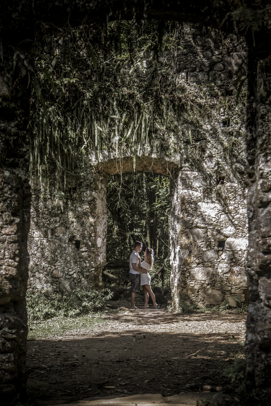 Ensaio casal Fernanda e Guilherme. Ruinas da Lagoinha, Ubatuba, SP 
