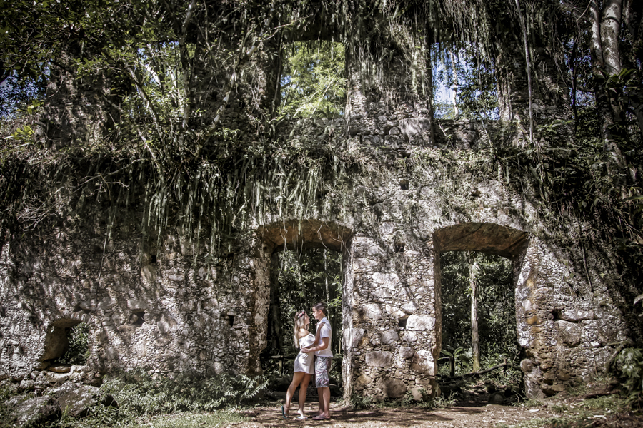 Ensaio pré wedding Fernanda e Guilherme. Ruinas da Lagoinha, Ubatuba, SP