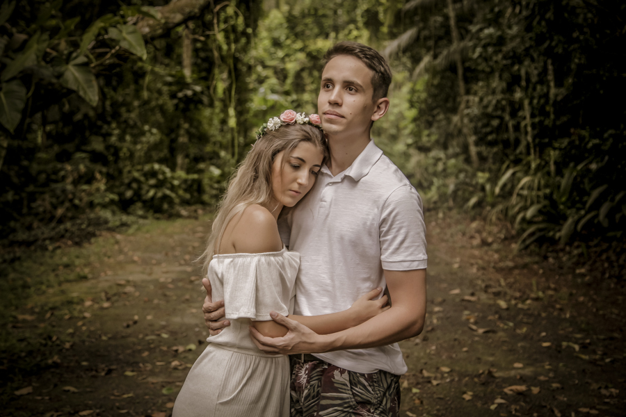 Ensaio casal Fernanda e Guilherme. mata e praia Puruba, Ubatuba, SP