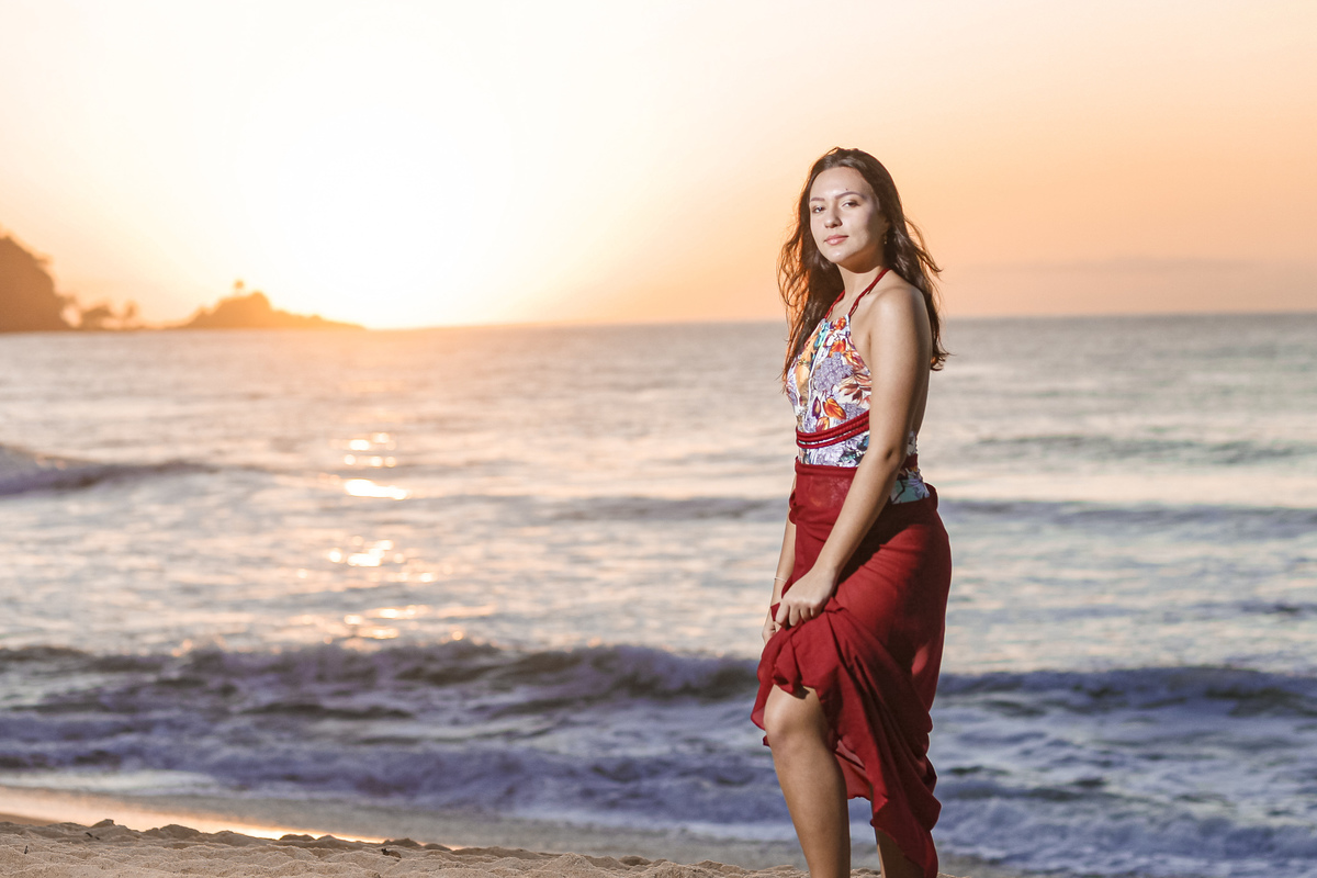 Ensaio Isabela 15 anos. Praia Vermelha do Centro. Ubatuba. Nascer do sol.