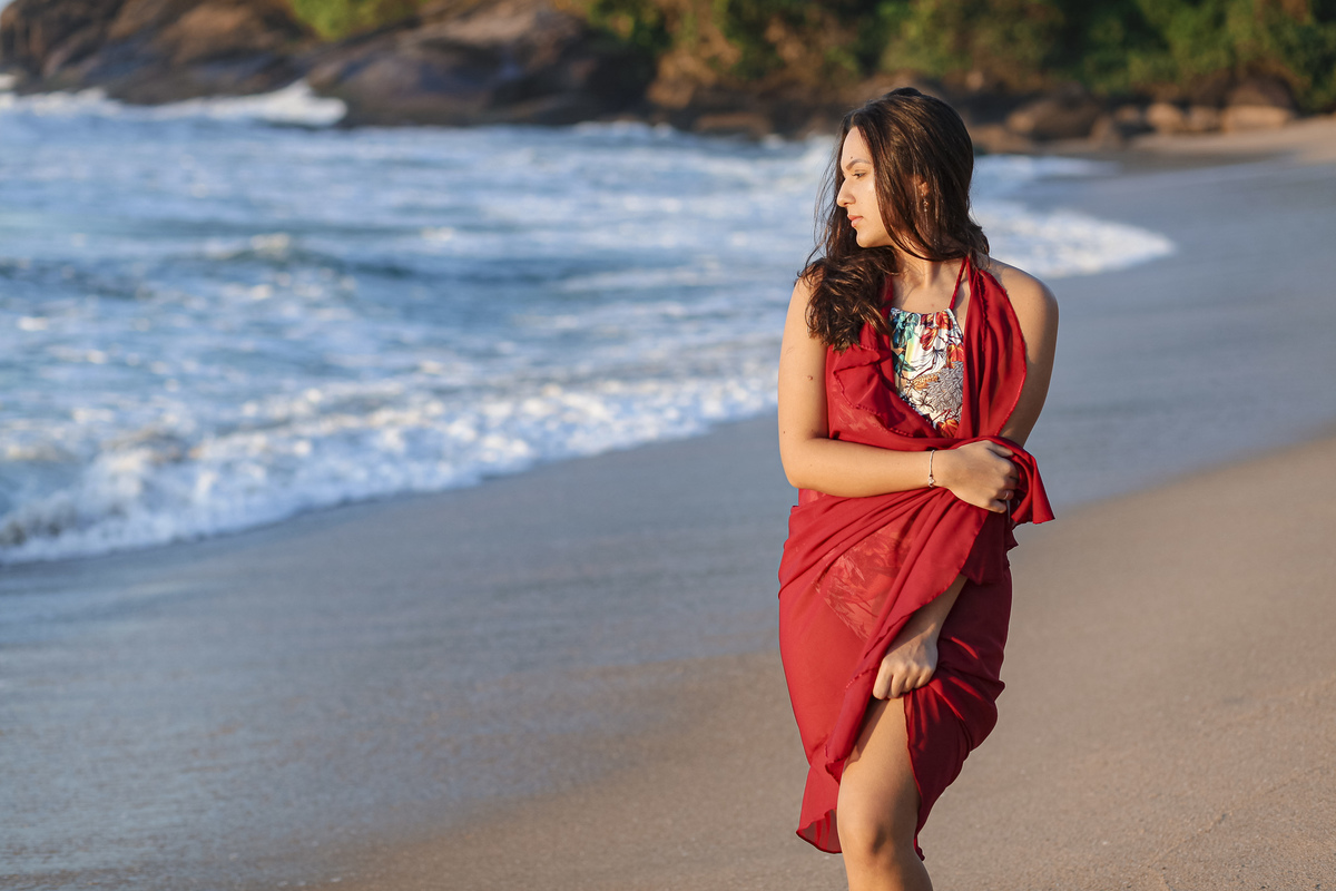 Ensaio Isabela 15 anos. Praia Vermelha do Centro. Ubatuba. Nascer do sol.