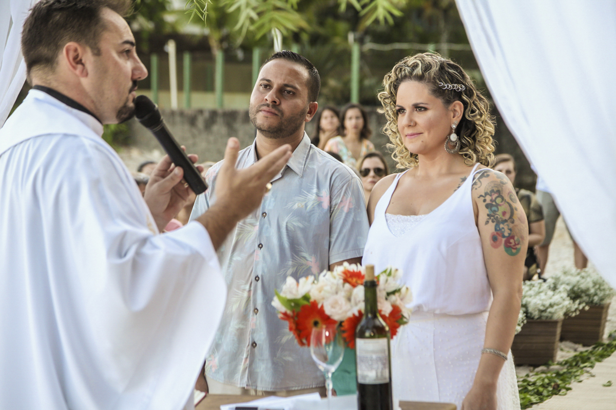 Casamento Thais e Ricardo. Praia das Toninhas, Ubatuba. Cerimônia de casamento na praia. #taricaimperio