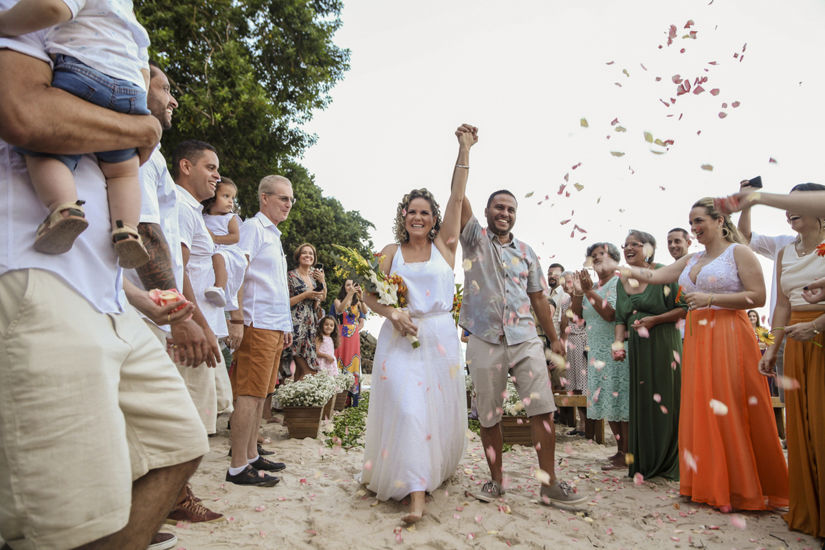 Casamento Thais e Ricardo. Praia das Toninhas, Ubatuba. Cerimônia de casamento na praia. #taricaimperio
