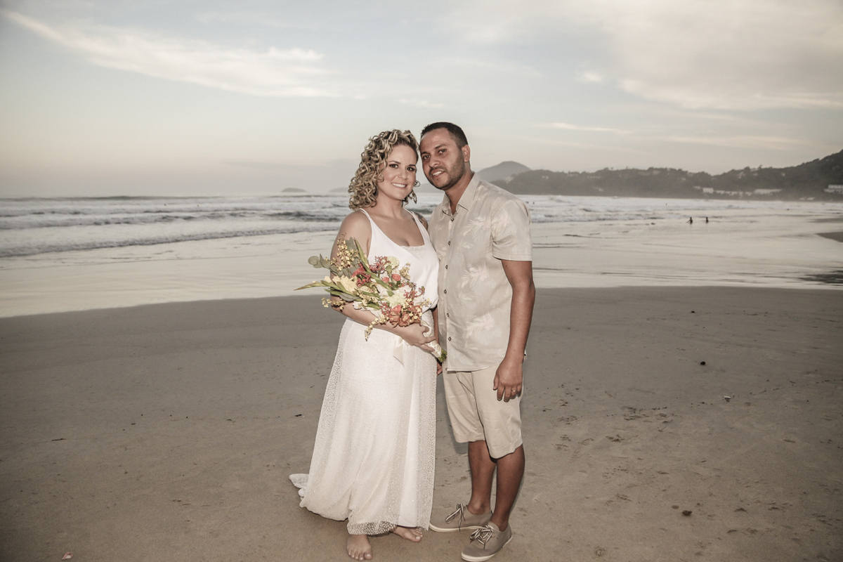 Casamento Thais e Ricardo. Praia das Toninhas, Ubatuba. Ensaio noivos, casamento na praia. #taricaimperio