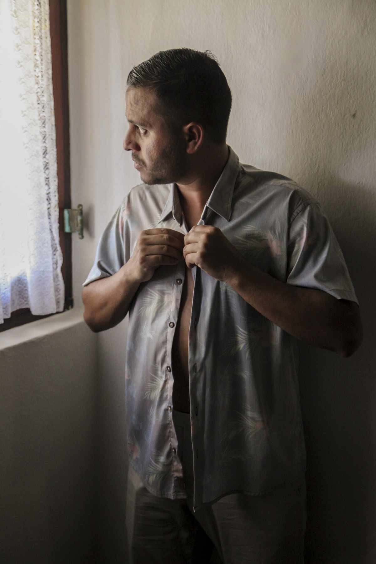 Casamento Thais e Ricardo. Praia das Toninhas, Ubatuba. Making off noivo. #taricaimperio