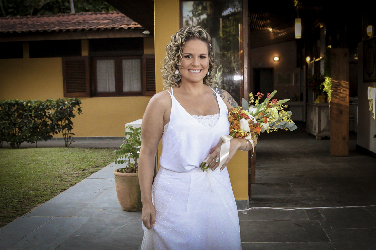 Casamento Thais e Ricardo. Praia das Toninhas, Ubatuba. A noiva. #taricaimperio