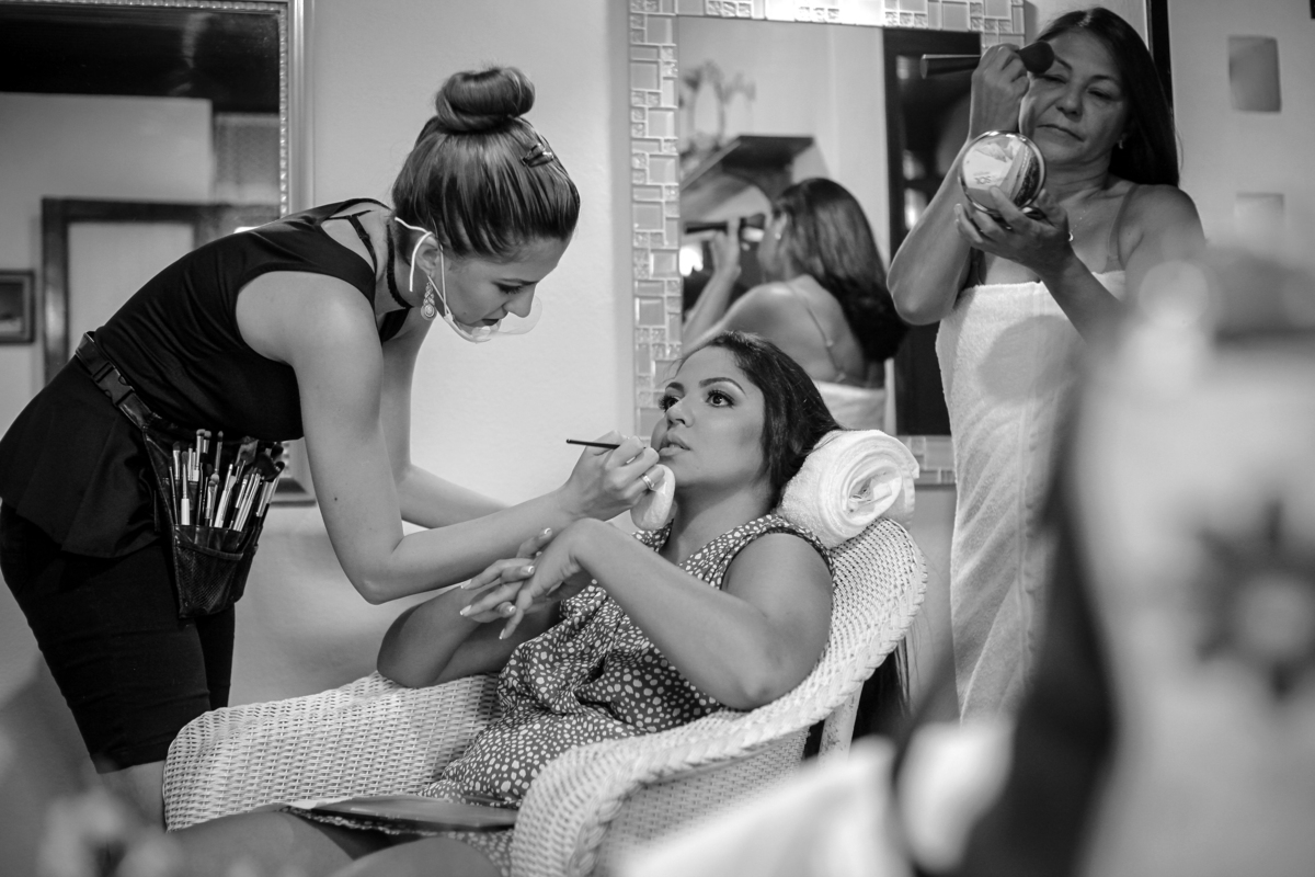 Casamento na praia das Toninhas, em Ubatuba, no espaço Uluar, Ubatuba. Making off noiva