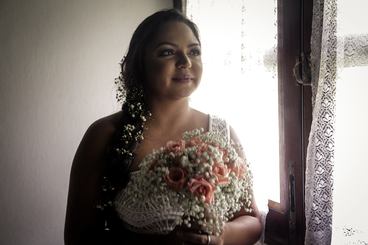 Casamento na praia das Toninhas, em Ubatuba, no espaço Uluar, Ubatuba. Making off. Bouquet da noiva