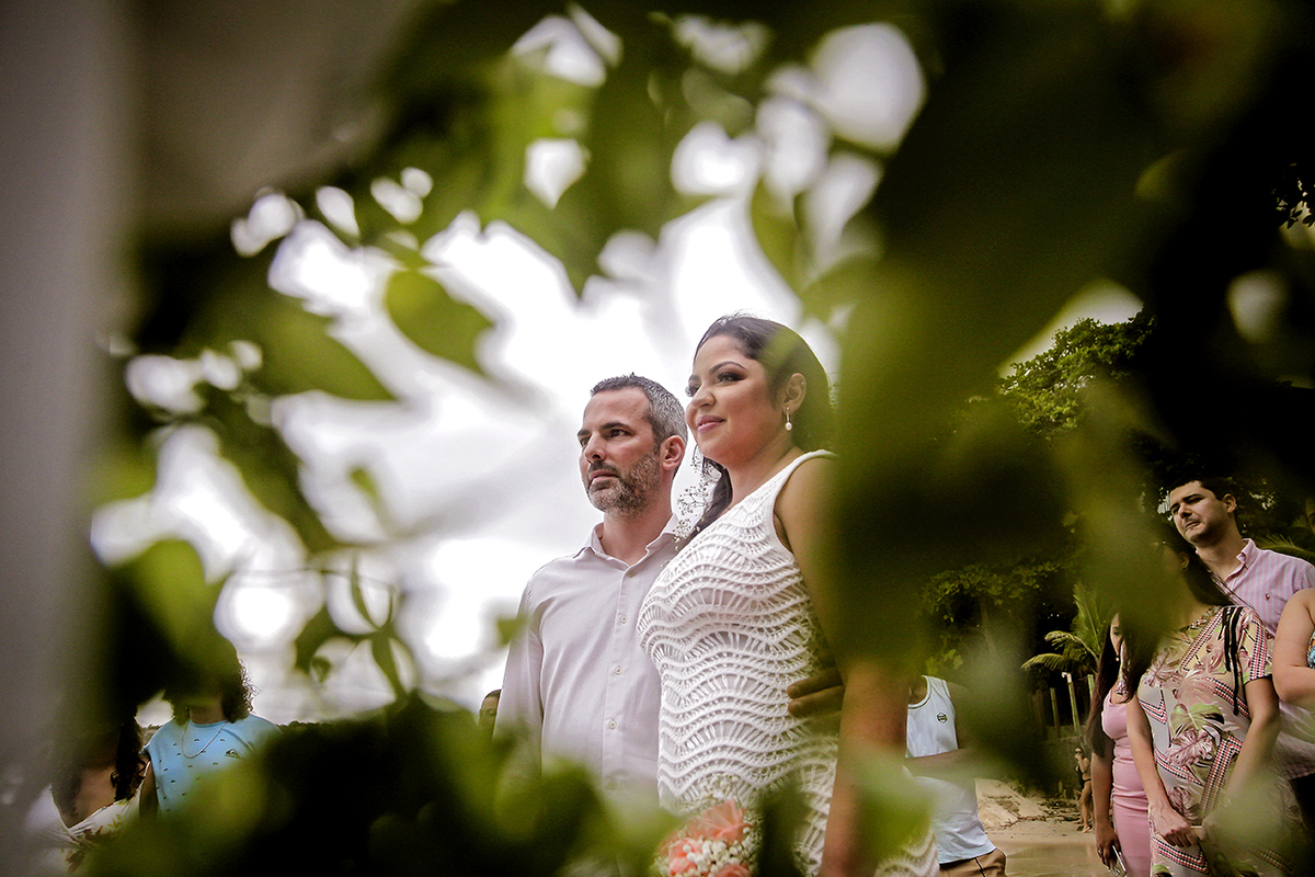 Casamento na praia das Toninhas, em Ubatuba, no espaço Uluar, Ubatuba. Cerimônia. Emoção.