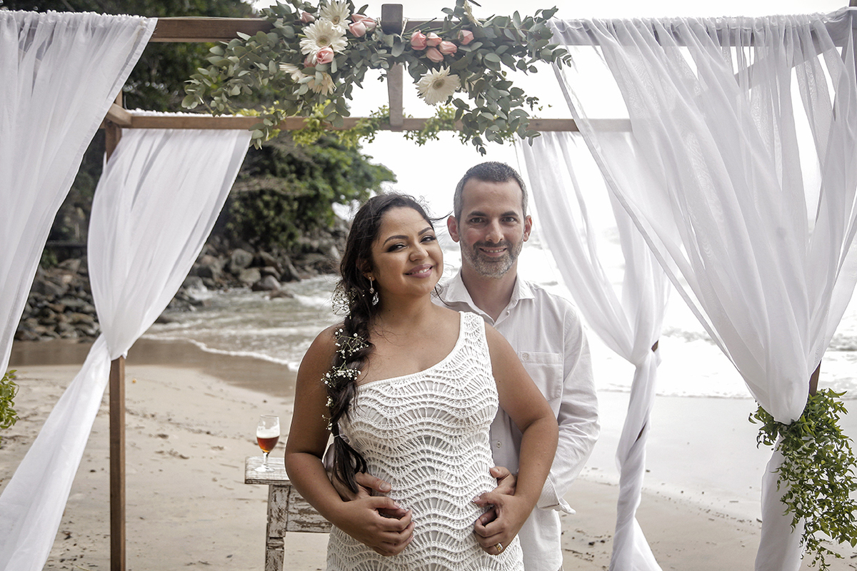 Casamento na praia das Toninhas, em Ubatuba, no espaço Uluar, Ubatuba. Ensaio pós casamento.