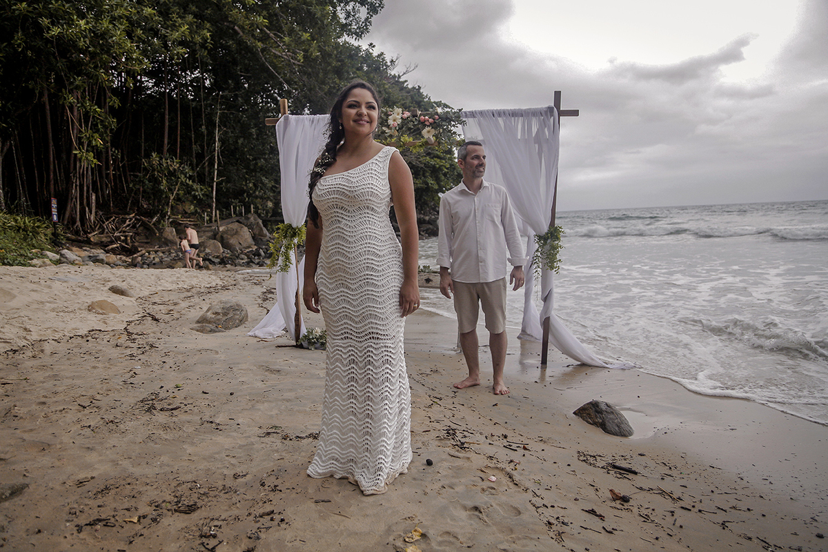 Casamento na praia das Toninhas, em Ubatuba, no espaço Uluar, Ubatuba. Ensaio pós casamento.