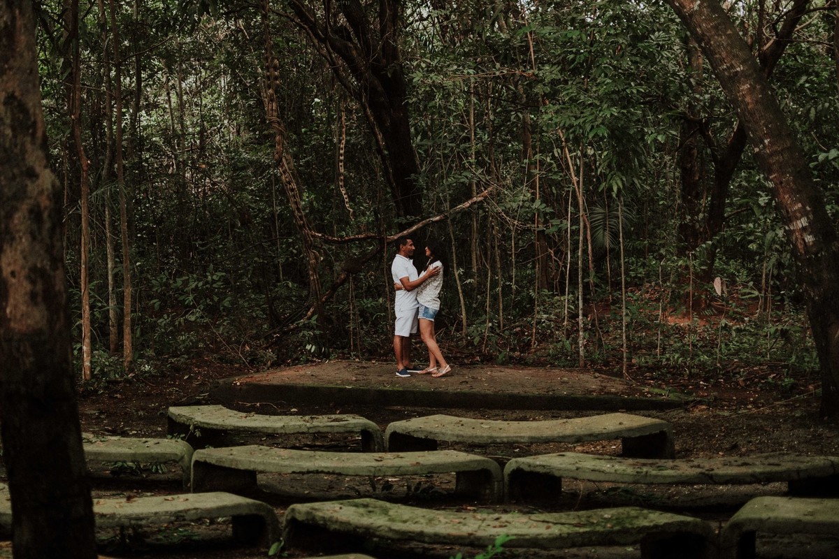 MARCIA E ESTACIO   PRE CASAMENTO   FOTOGRAFIA NO TOCANTINS   INSPIRAÇÃO   FOTOGRAFIA DE CASAL   CASAMENTO AO AR LIVRE   NOIVA NEGRA   CASAL NEGRO   ENSAIO NA CIDADE   ENSAIO NA GRUTA   LOVE (1)