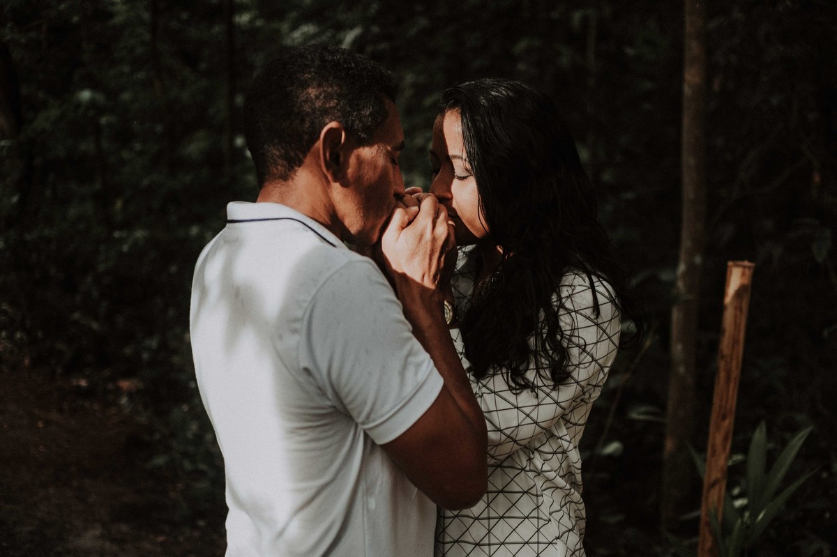 MARCIA E ESTACIO   PRE CASAMENTO   FOTOGRAFIA NO TOCANTINS   INSPIRAÇÃO   FOTOGRAFIA DE CASAL   CASAMENTO AO AR LIVRE   NOIVA NEGRA   CASAL NEGRO   ENSAIO NA CIDADE   ENSAIO NA GRUTA   LOVE (1)