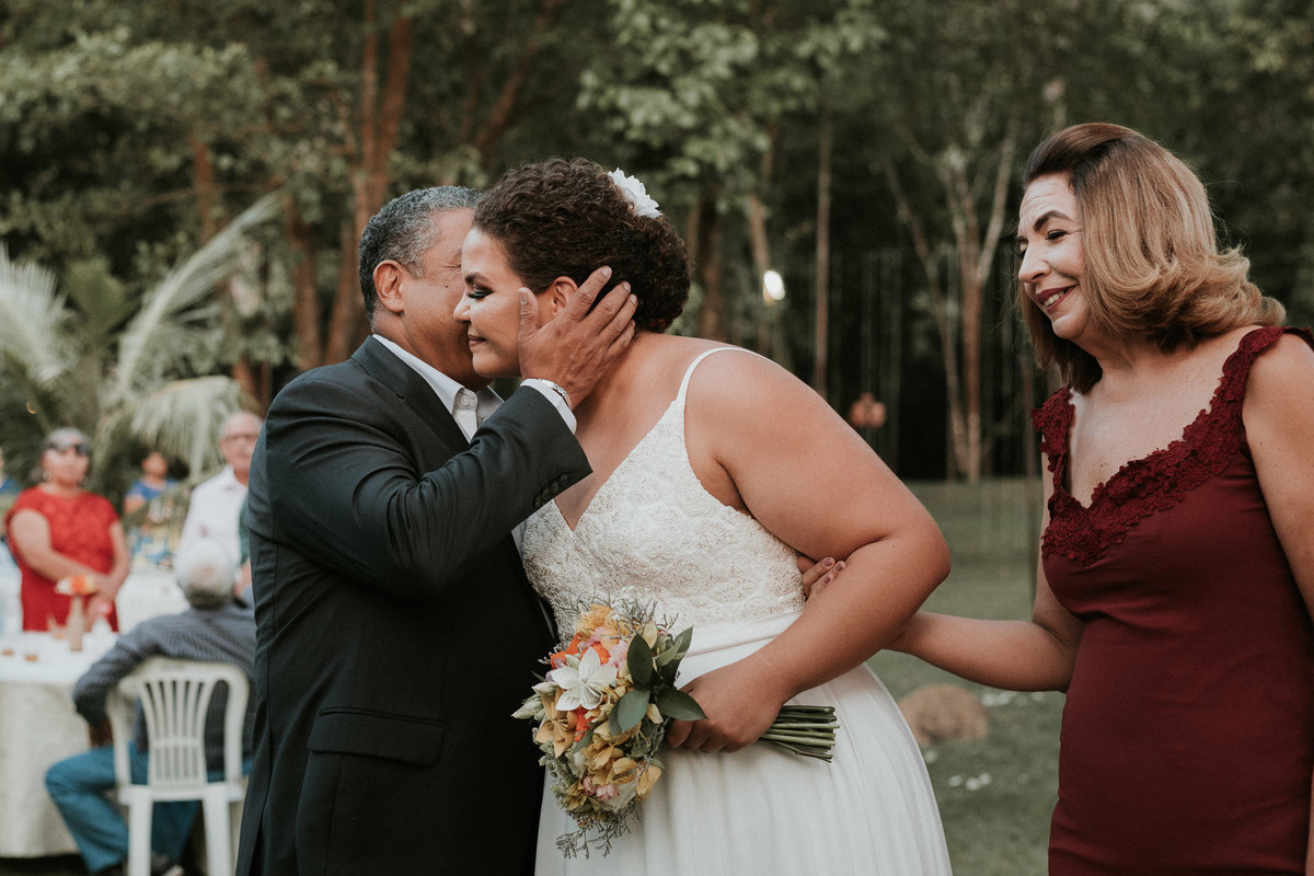 talita e jonathan casamento ao ar livre de dia casamento xodozinho retratos xom casais apaixonados