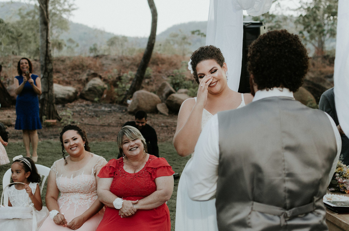 talita e jonathan casamento ao ar livre de dia casamento xodozinho retratos xom casais apaixonados