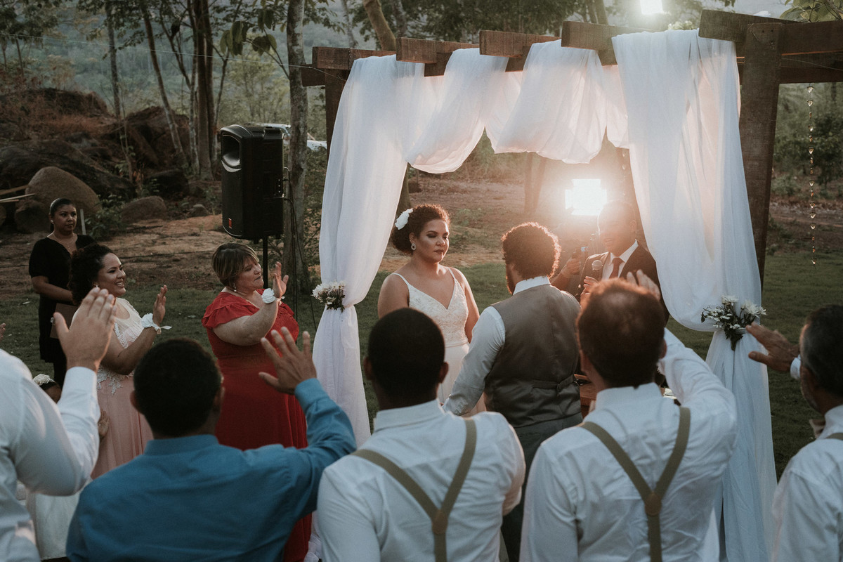 talita e jonathan casamento ao ar livre de dia casamento xodozinho retratos xom casais apaixonados