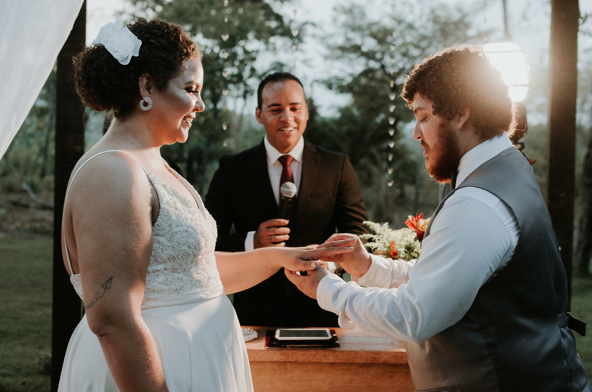 talita e jonathan casamento ao ar livre de dia casamento xodozinho retratos xom casais apaixonados