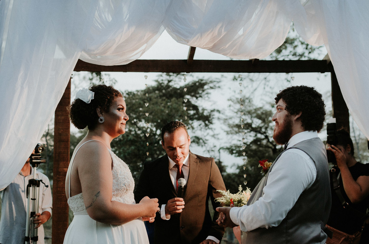 talita e jonathan casamento ao ar livre de dia casamento xodozinho retratos xom casais apaixonados