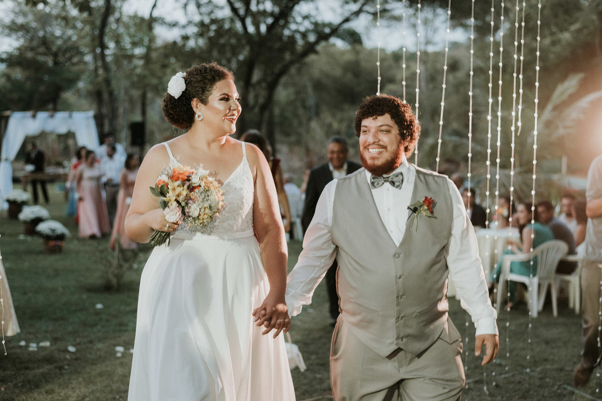 talita e jonathan casamento ao ar livre de dia casamento xodozinho retratos xom casais apaixonados