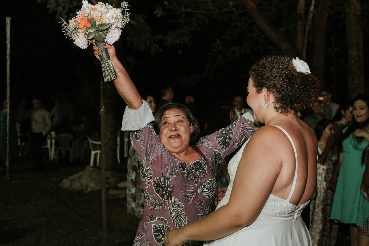 talita e jonathan casamento ao ar livre de dia casamento xodozinho retratos xom casais apaixonados