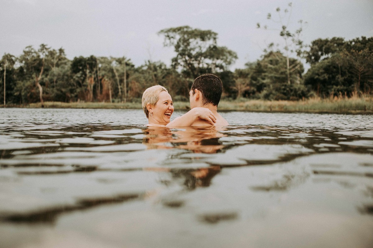 Ensaio de casal Xodozinho Retratos, pré casamento Xodozinho, casamento em Palmas, Xodozinhos retratos fotos de casamento, Fotografia pre casamento Karina e Pedro, ensaio dentro do lago