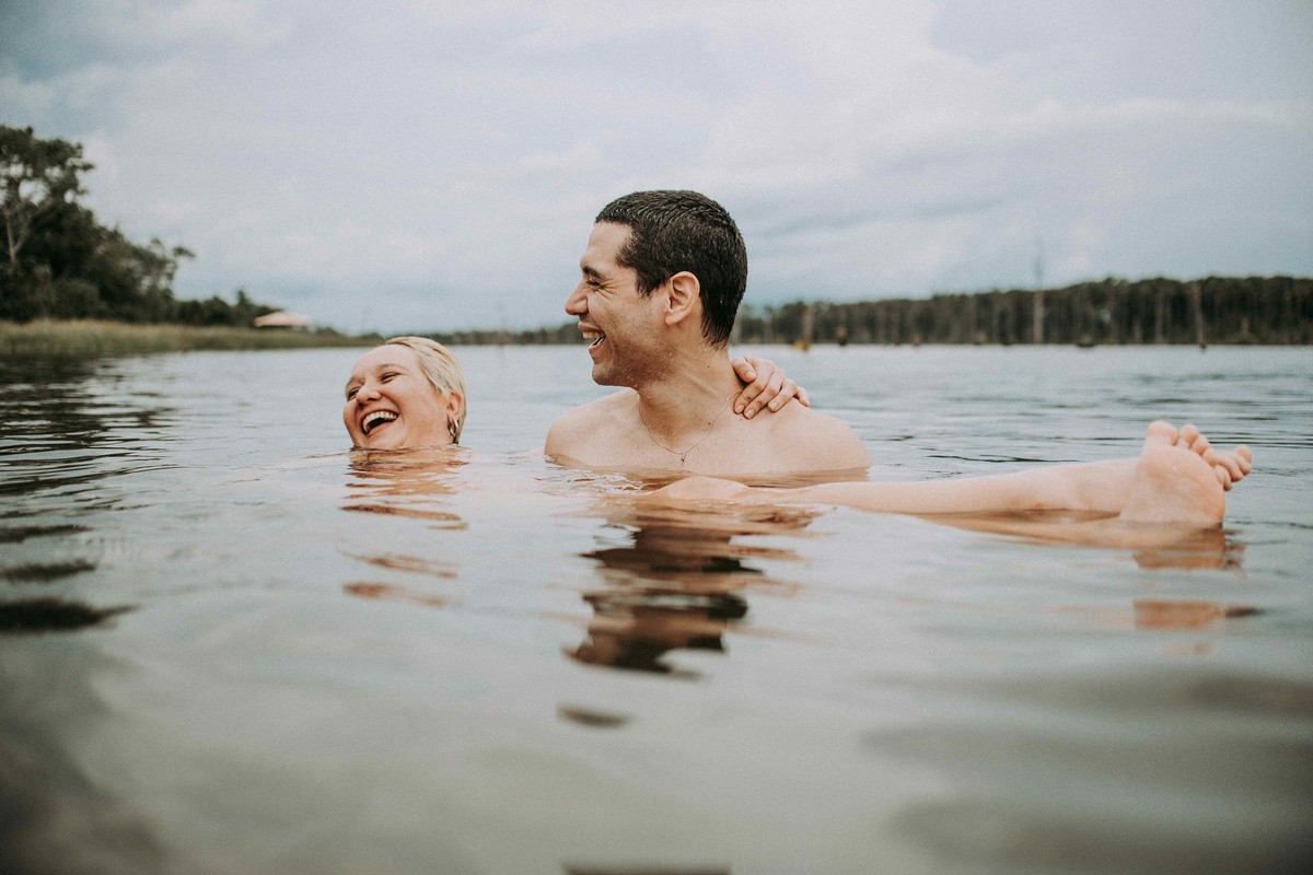 Ensaio de casal Xodozinho Retratos, pré casamento Xodozinho, casamento em Palmas, Xodozinhos retratos fotos de casamento, Fotografia pre casamento Karina e Pedro, ensaio dentro do lago