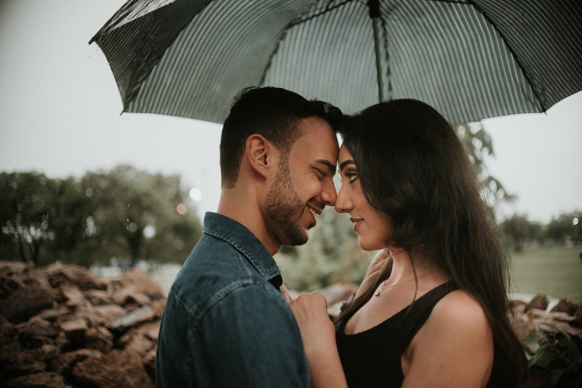 Carla e Samuel ensaio na chuva ensaio na praia ensaio na cachoeira ensaio com algua insperação ensaio em palmas tocantins ensaio pre casamento