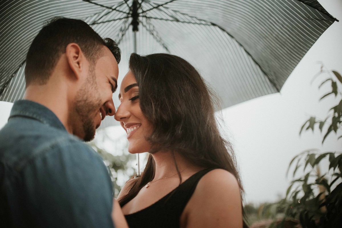 Carla e Samuel ensaio na chuva ensaio na praia ensaio na cachoeira ensaio com algua insperação ensaio em palmas tocantins ensaio pre casamento