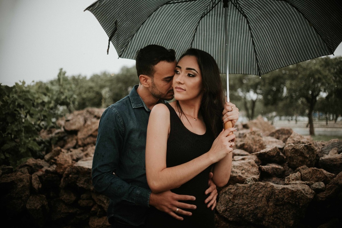 Carla e Samuel ensaio na chuva ensaio na praia ensaio na cachoeira ensaio com algua insperação ensaio em palmas tocantins ensaio pre casamento