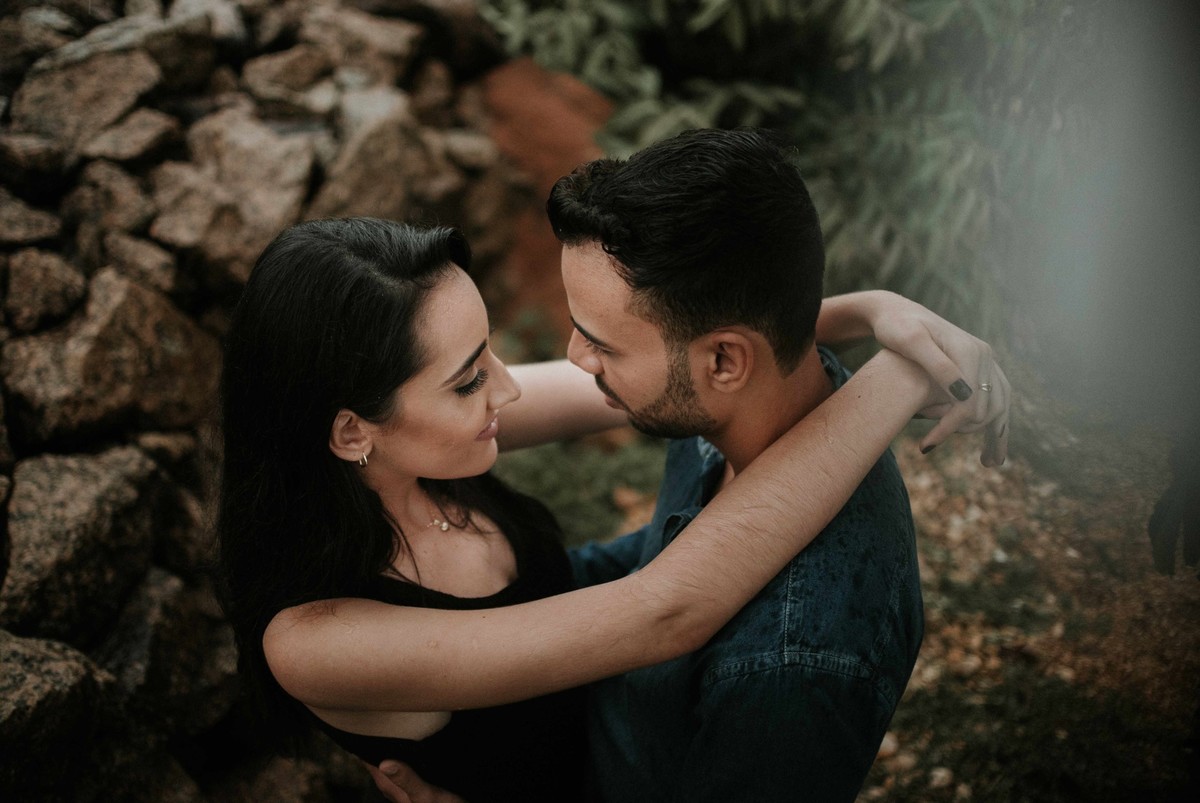 Carla e Samuel ensaio na chuva ensaio na praia ensaio na cachoeira ensaio com algua insperação ensaio em palmas tocantins ensaio pre casamento