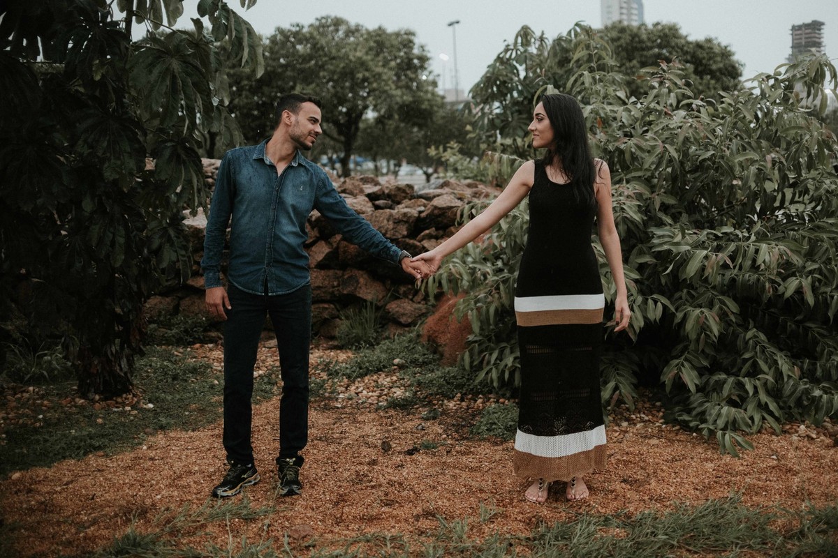 Carla e Samuel ensaio na chuva ensaio na praia ensaio na cachoeira ensaio com algua insperação ensaio em palmas tocantins ensaio pre casamento