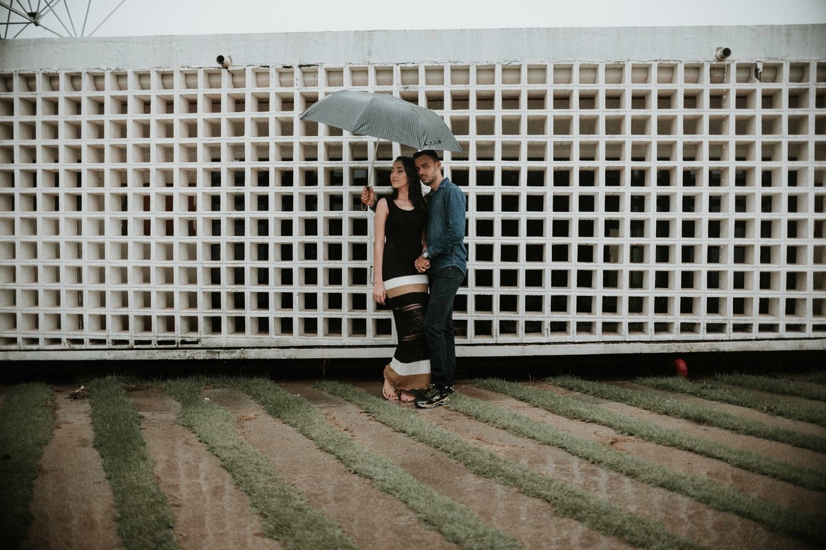Carla e Samuel ensaio na chuva ensaio na praia ensaio na cachoeira ensaio com algua insperação ensaio em palmas tocantins ensaio pre casamento