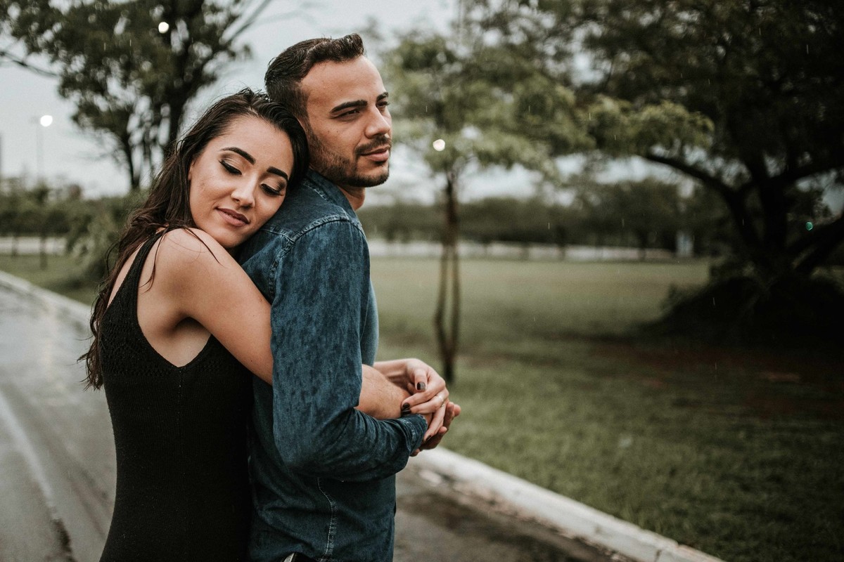 Carla e Samuel ensaio na chuva ensaio na praia ensaio na cachoeira ensaio com algua insperação ensaio em palmas tocantins ensaio pre casamento