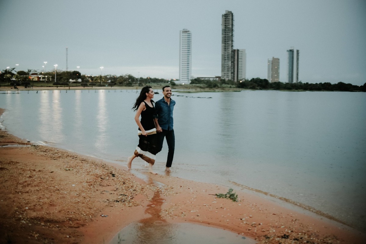 Carla e Samuel ensaio na chuva ensaio na praia ensaio na cachoeira ensaio com algua insperação ensaio em palmas tocantins ensaio pre casamento