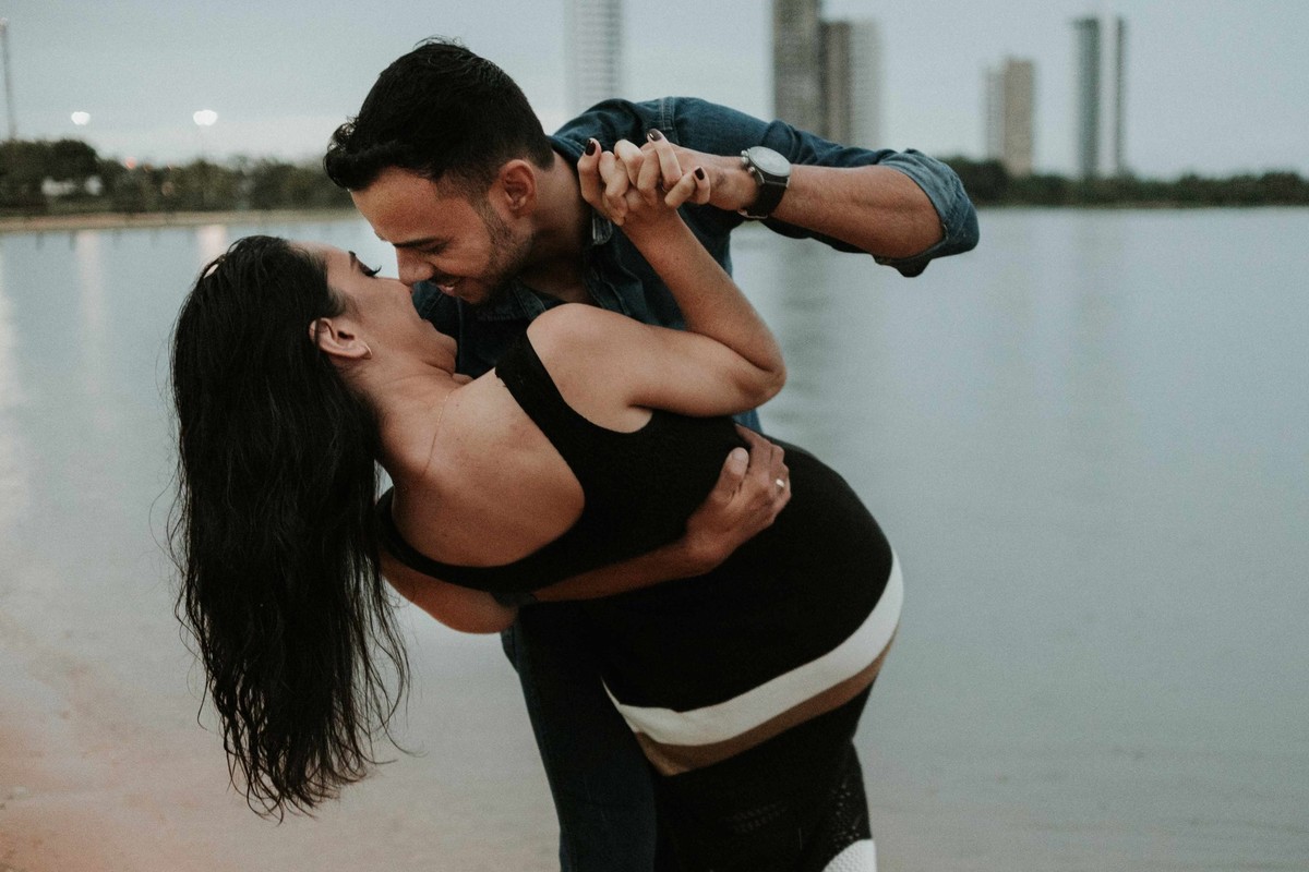 Carla e Samuel ensaio na chuva ensaio na praia ensaio na cachoeira ensaio com algua insperação ensaio em palmas tocantins ensaio pre casamento