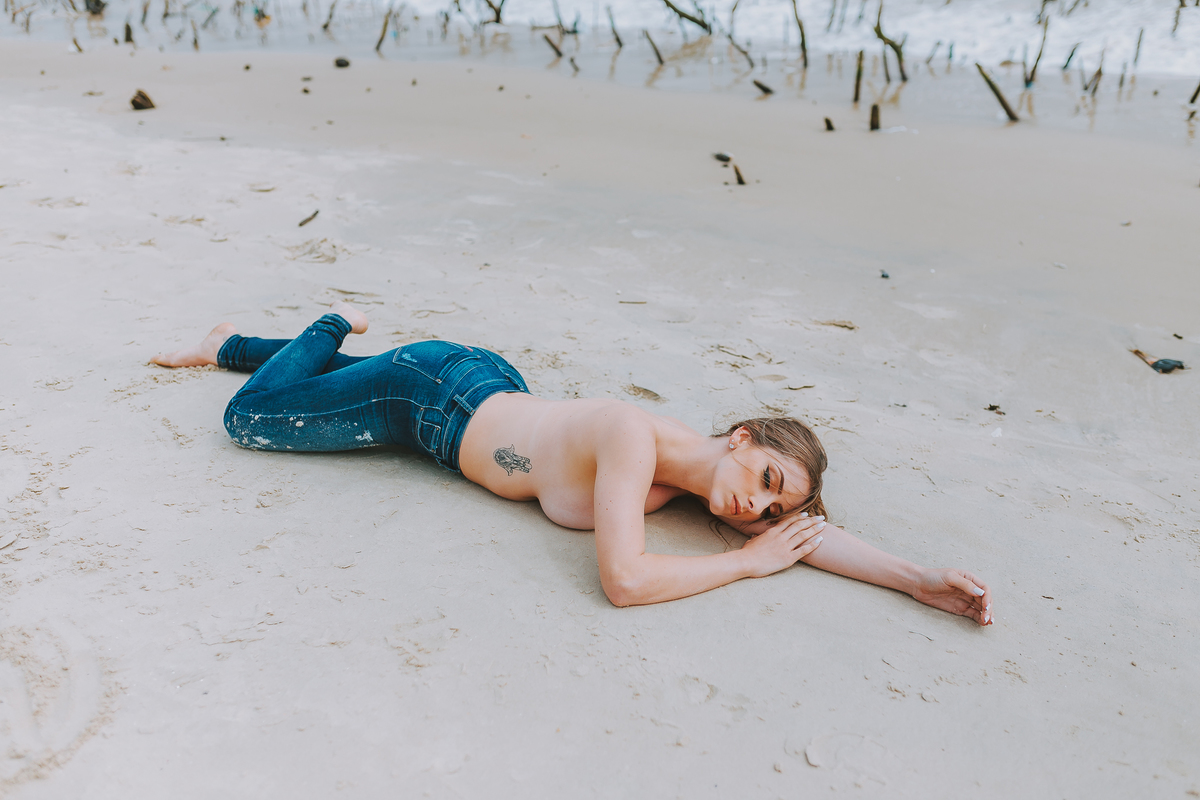 Ensaio Sensual Feminino em Florianópolis na Praia