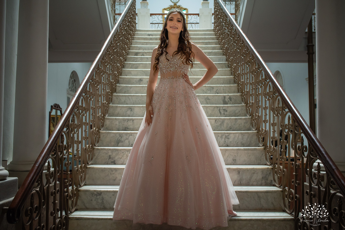 Julia - Julia 15 anos - 15 Anos - Quinze Anos - Ensaio Externo - Debutante - Biblioteca Pública de Pelotas - Porto de Pelotas - Parque Una- Família - Luz - Antonio Rocha Fotografias - Antonio Rocha - @antoniorochafotografias 