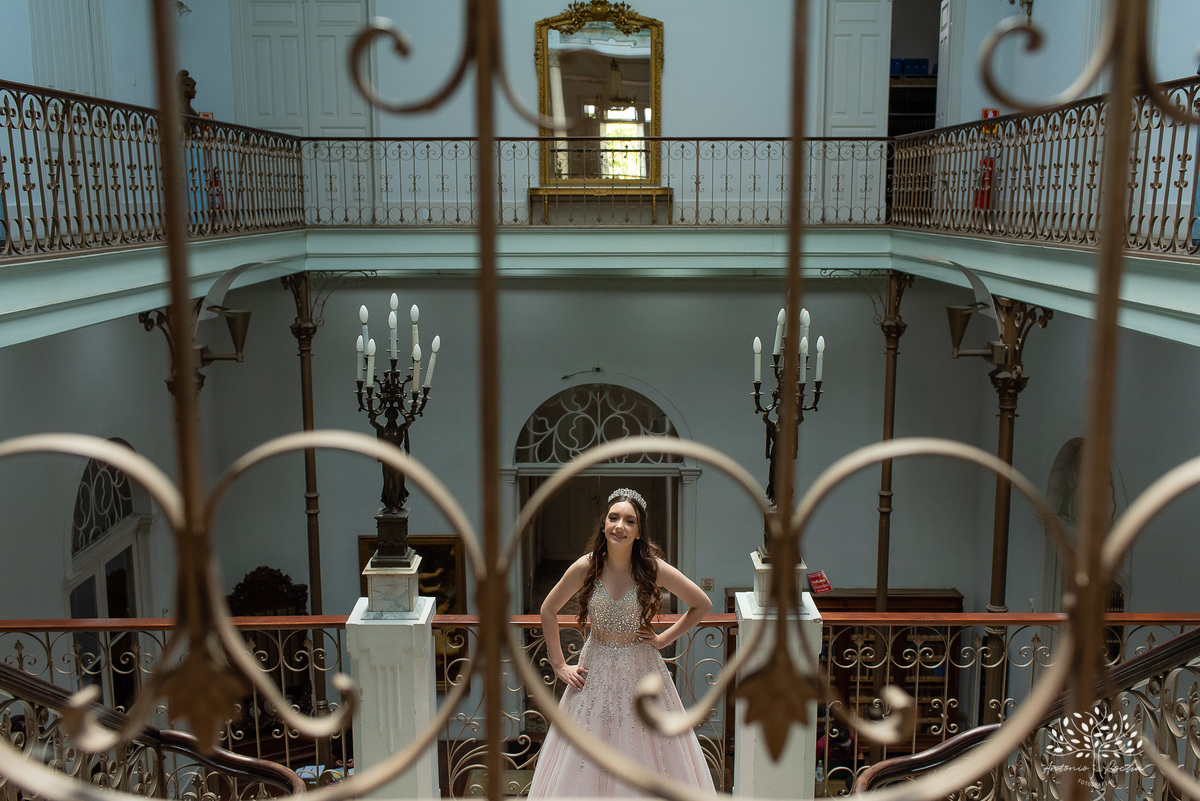 Julia - Julia 15 anos - 15 Anos - Quinze Anos - Ensaio Externo - Debutante - Biblioteca Pública de Pelotas - Porto de Pelotas - Parque Una- Família - Luz - Antonio Rocha Fotografias - Antonio Rocha - @antoniorochafotografias 