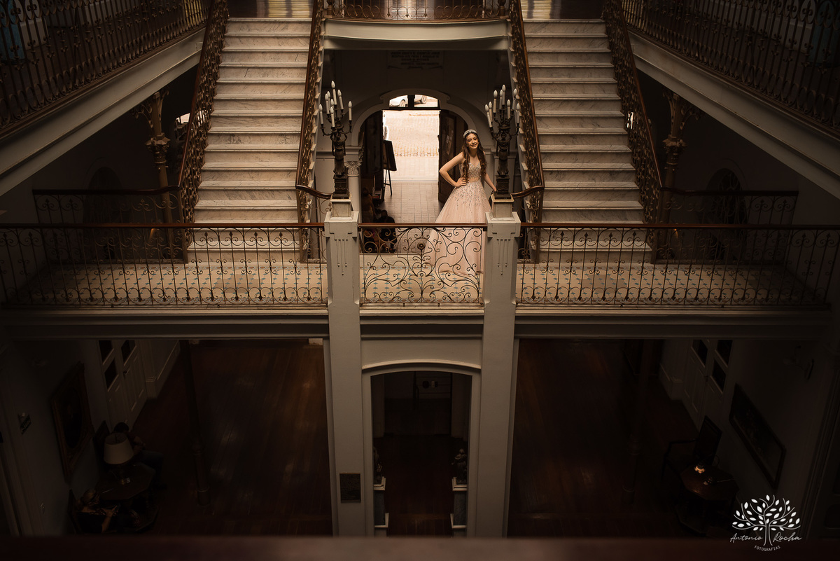 Julia - Julia 15 anos - 15 Anos - Quinze Anos - Ensaio Externo - Debutante - Biblioteca Pública de Pelotas - Porto de Pelotas - Parque Una- Família - Luz - Antonio Rocha Fotografias - Antonio Rocha - @antoniorochafotografias 